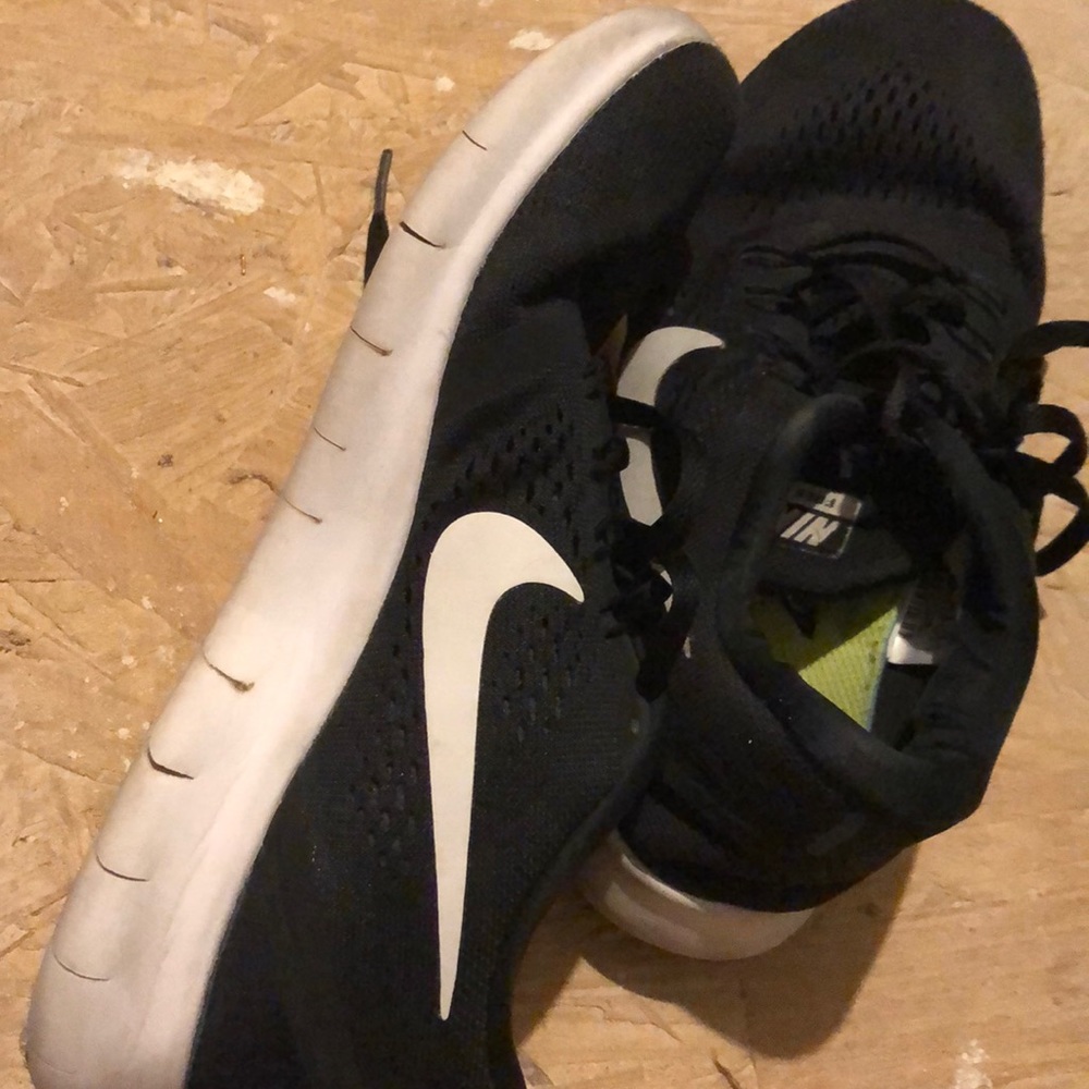 Nike Free black tennis shoes